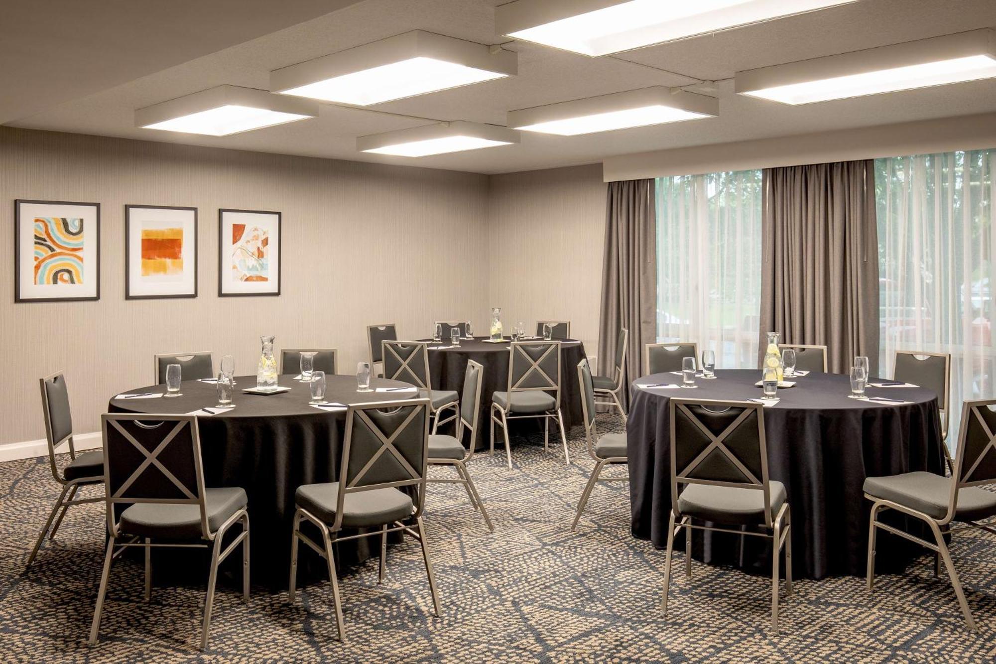 סקוקי Doubletree By Hilton Hotel And Conference Center Chicago North Shore מראה חיצוני תמונה